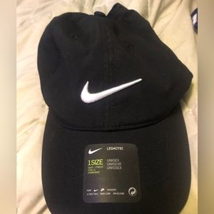 Women Nike hat nwt one size fits